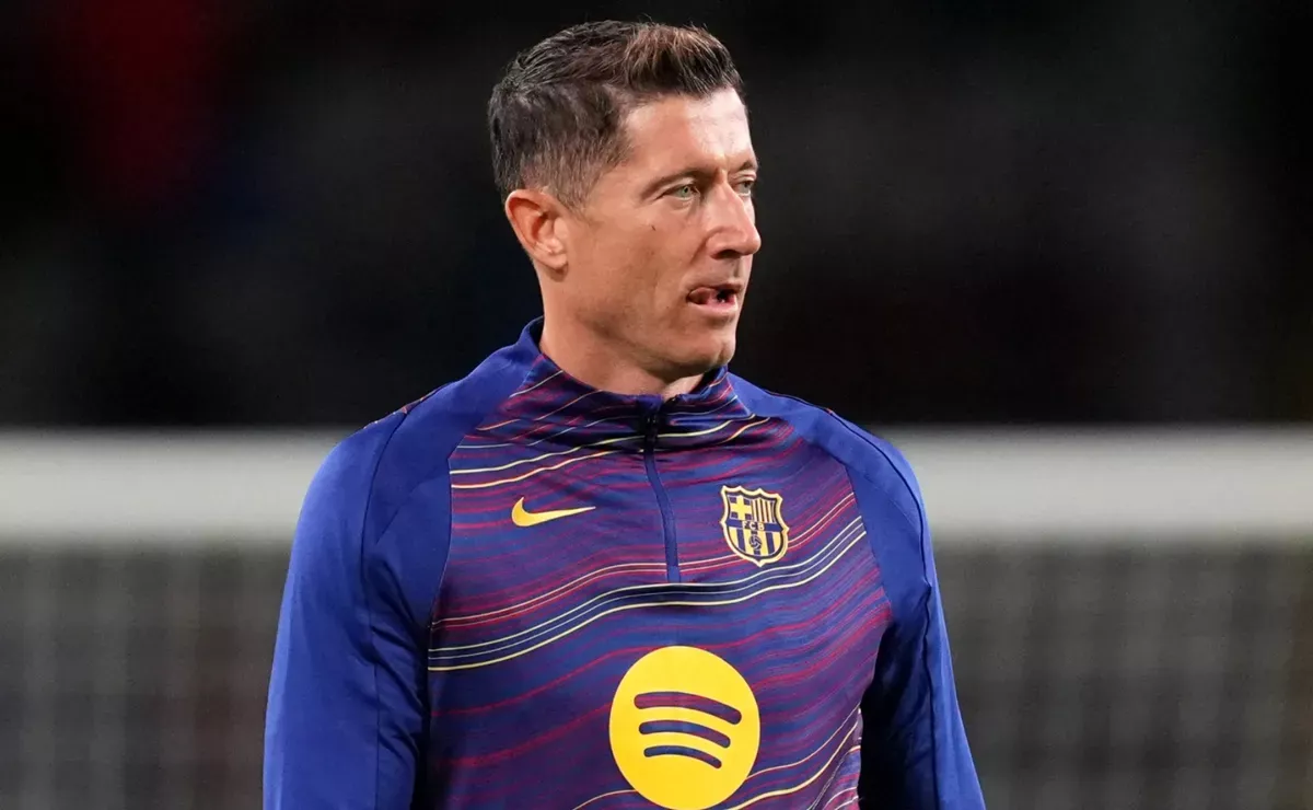 Robert Lewandowski reveals timeline for decision on his Barcelona future: ‘I don’t have pressure’