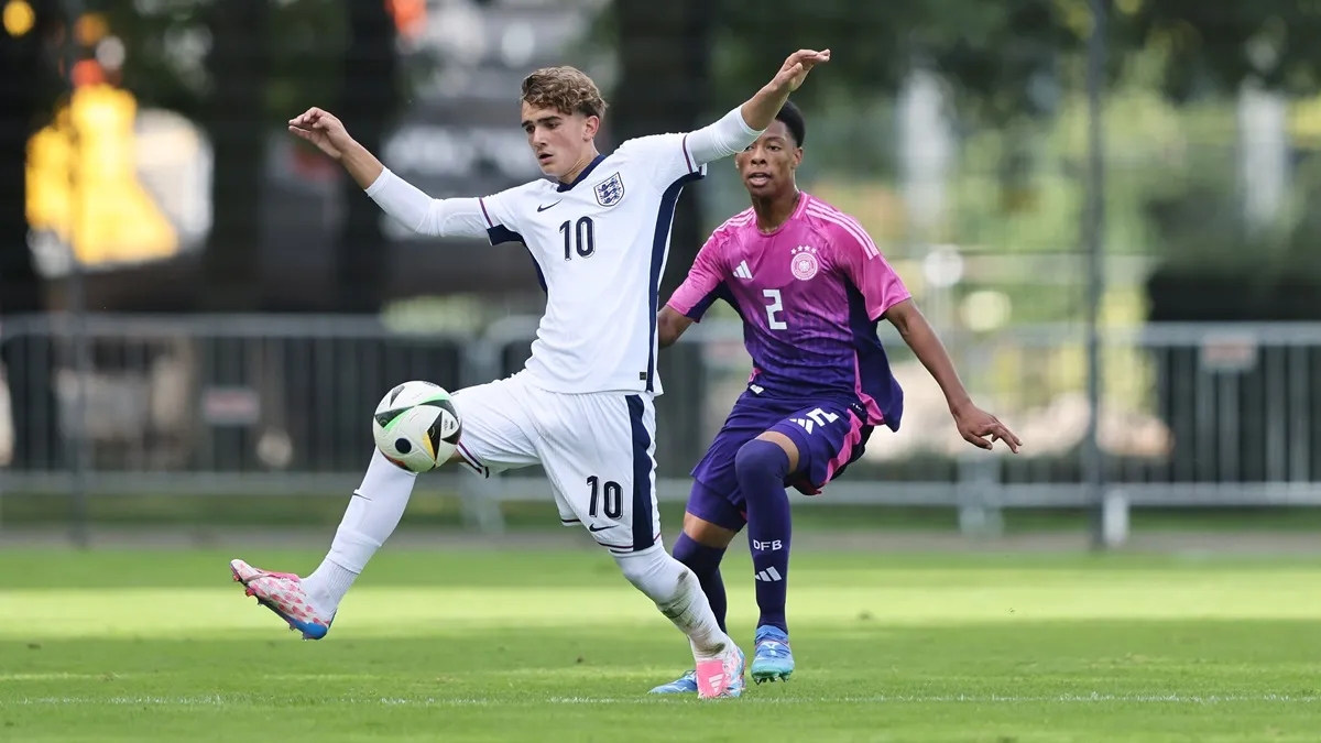 England smart to protect Arsenal wonderkid Dowman from the hype? – Opinion