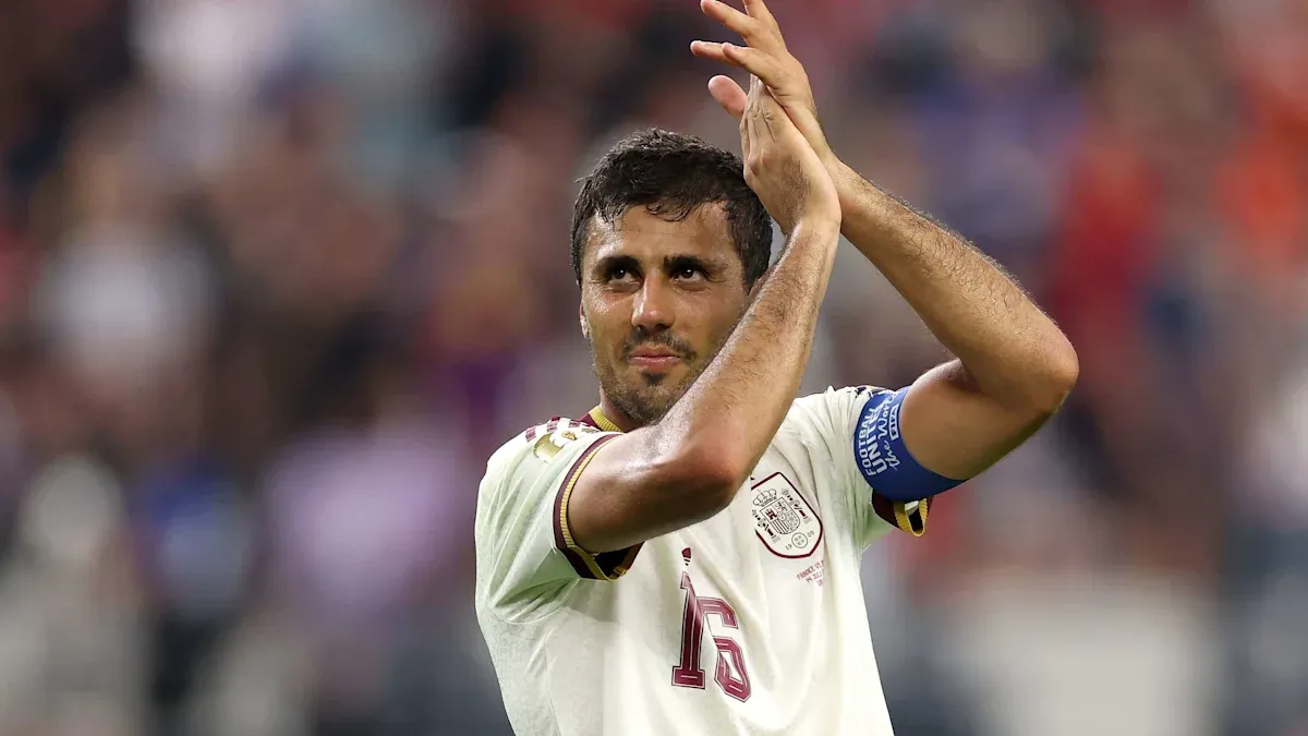 Real Madrid star reveals his summer transfer message to Barcelona’s Rodri