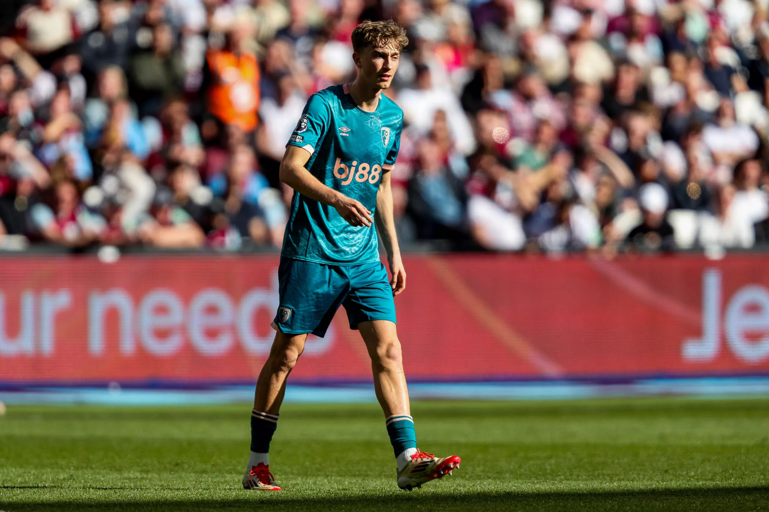 Report: Liverpool trail in race for Premier League defender