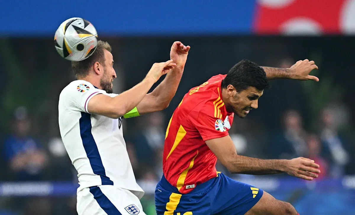 Michael Owen thinks Ballon d’Or race is between Bayern Munich’s Harry Kane, FC Barcelona’s Rodri