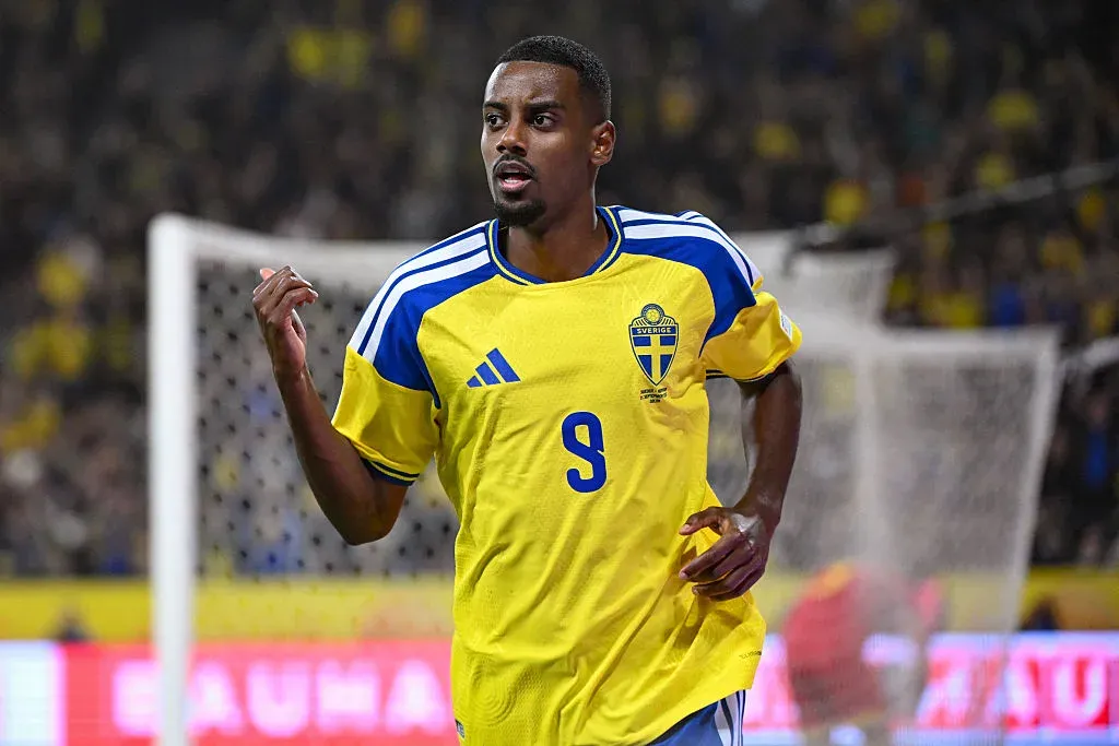  Isak continues fine start to season with opener for Sweden vs. Romania