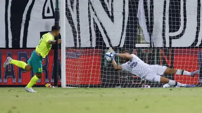 Israeli goalkeeper wins German soccer championship