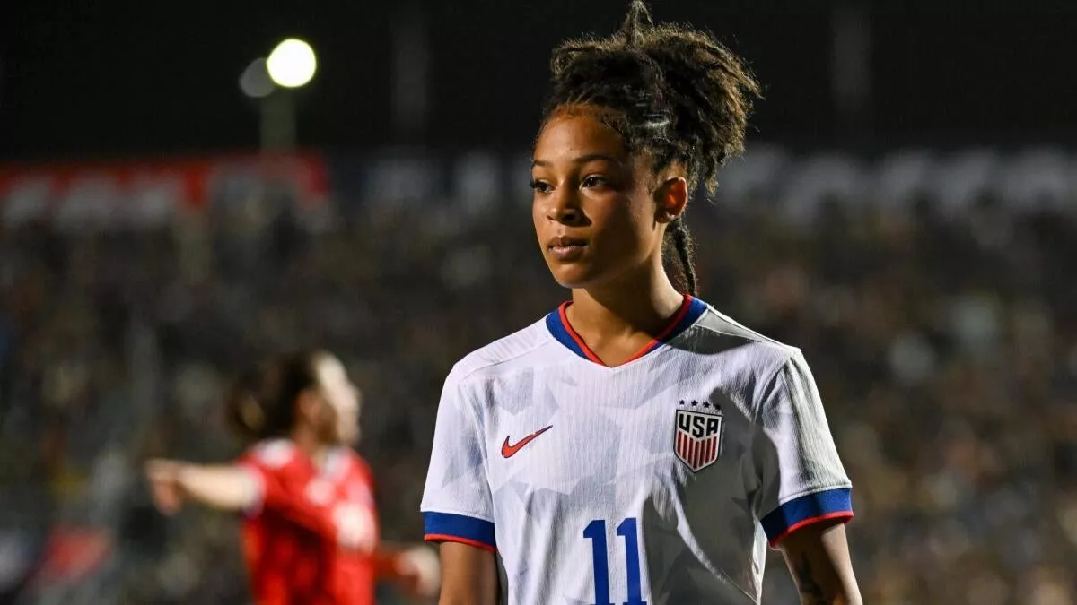 Croix Bethune, Claire Hutton trade grades: Blockbuster NWSL moves see KC Current and Bay FC land stars