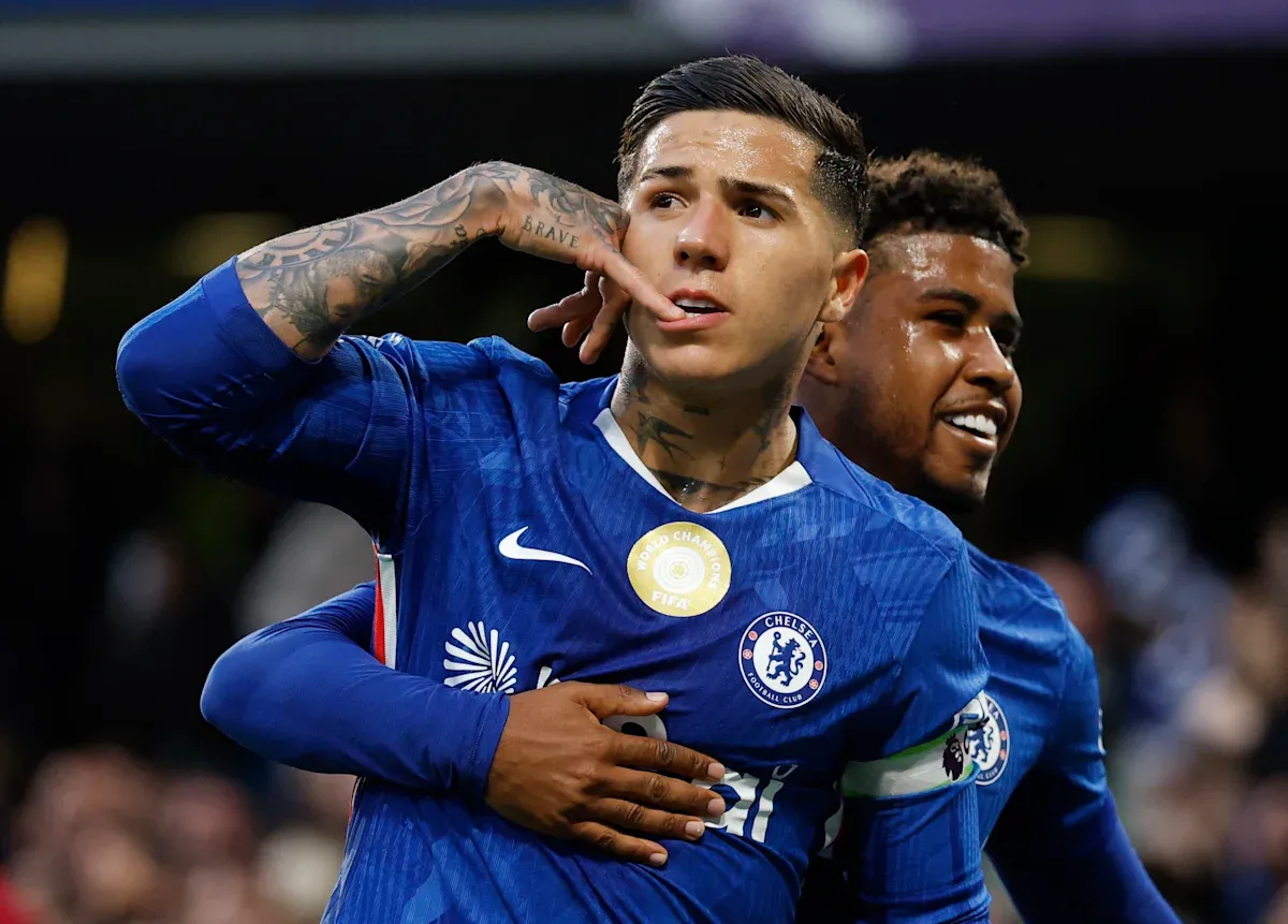 Fernandez transfers to Man City from Chelsea in joint British record fee