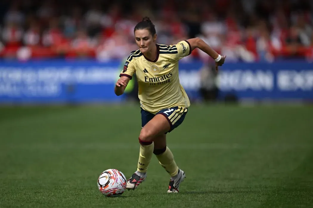 Arsenal defender Fox signs new deal