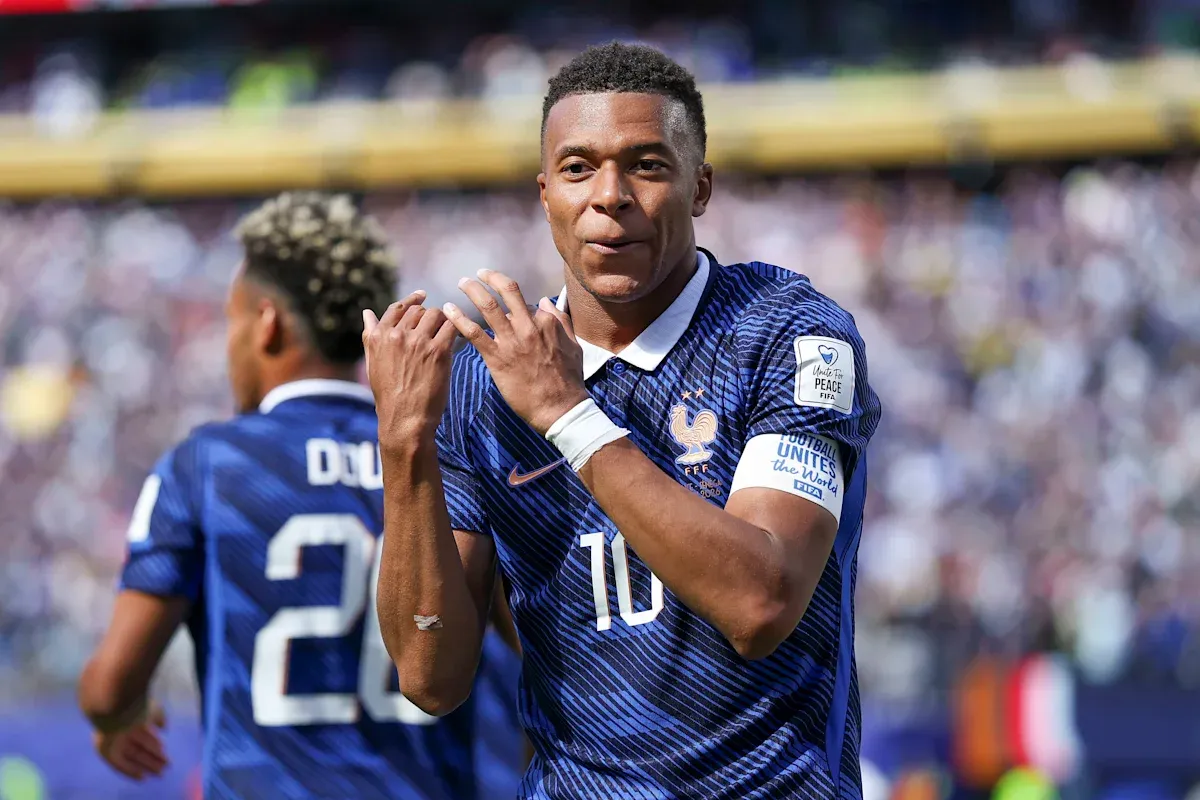 France boss Zidane hints at altered role for Kylian Mbappé