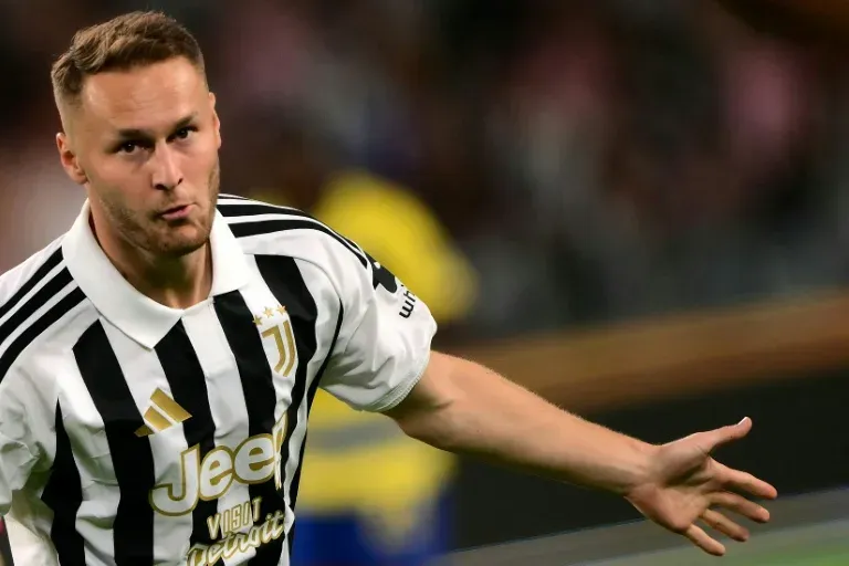 Juve notch second straight win, Fiorentina's centenary party falls flat
