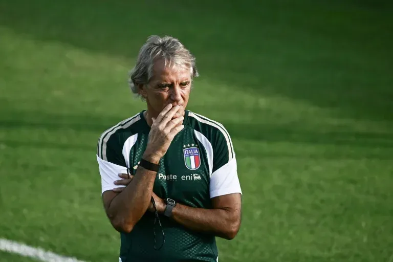 Mancini's Italy facing battle to 'win back' dispirited fans
