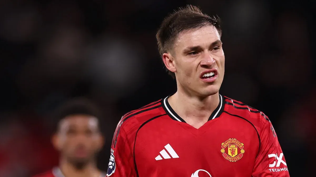 Man United release footage of midfield enforcer training in gym following recovery from injury