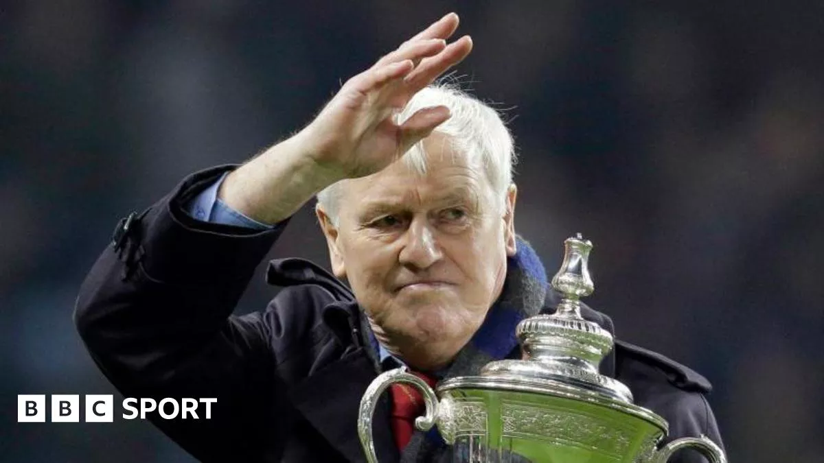 Former NI and Aston Villa forward McParland dies aged 91