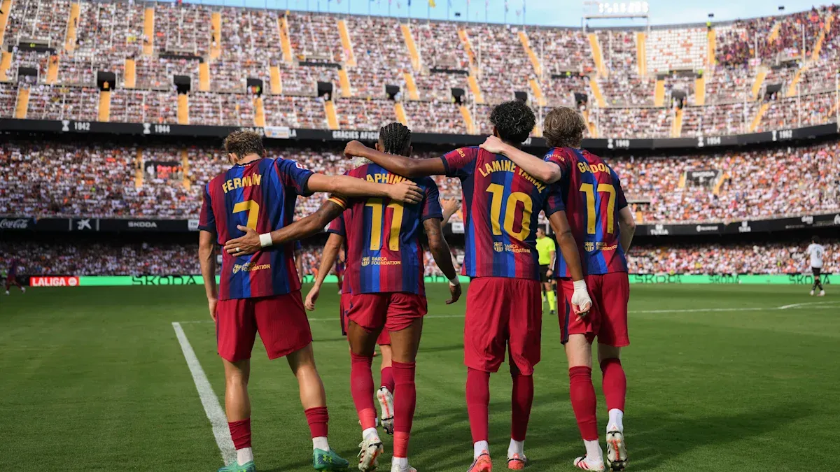 Photo: Barcelona star reunited with Spanish teammates