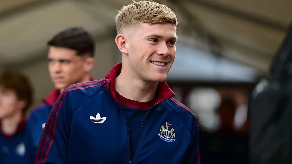 Newcastle strengthen position with Hall extension