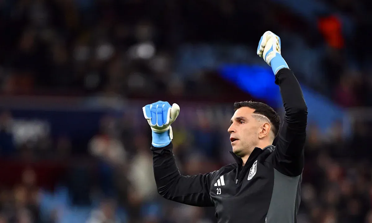 Emiliano Martinez completes Chelsea move from Aston Villa