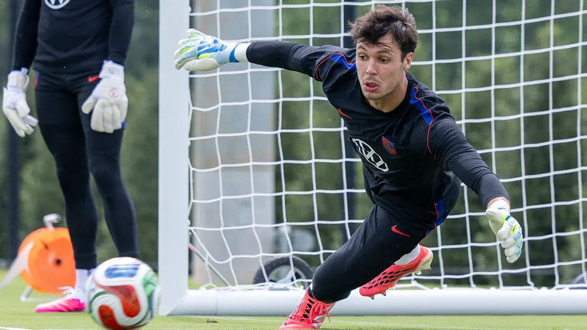 Diego Kochen grew up with Lamine Yamal at Barcelona. Now he's chasing his USMNT breakthrough