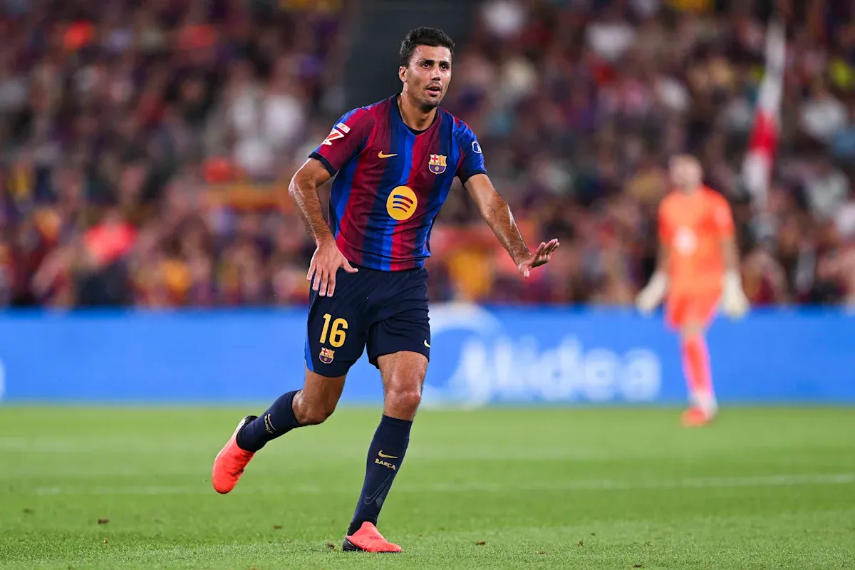 Watch: Rodri is already running the midfield in Barcelona training
