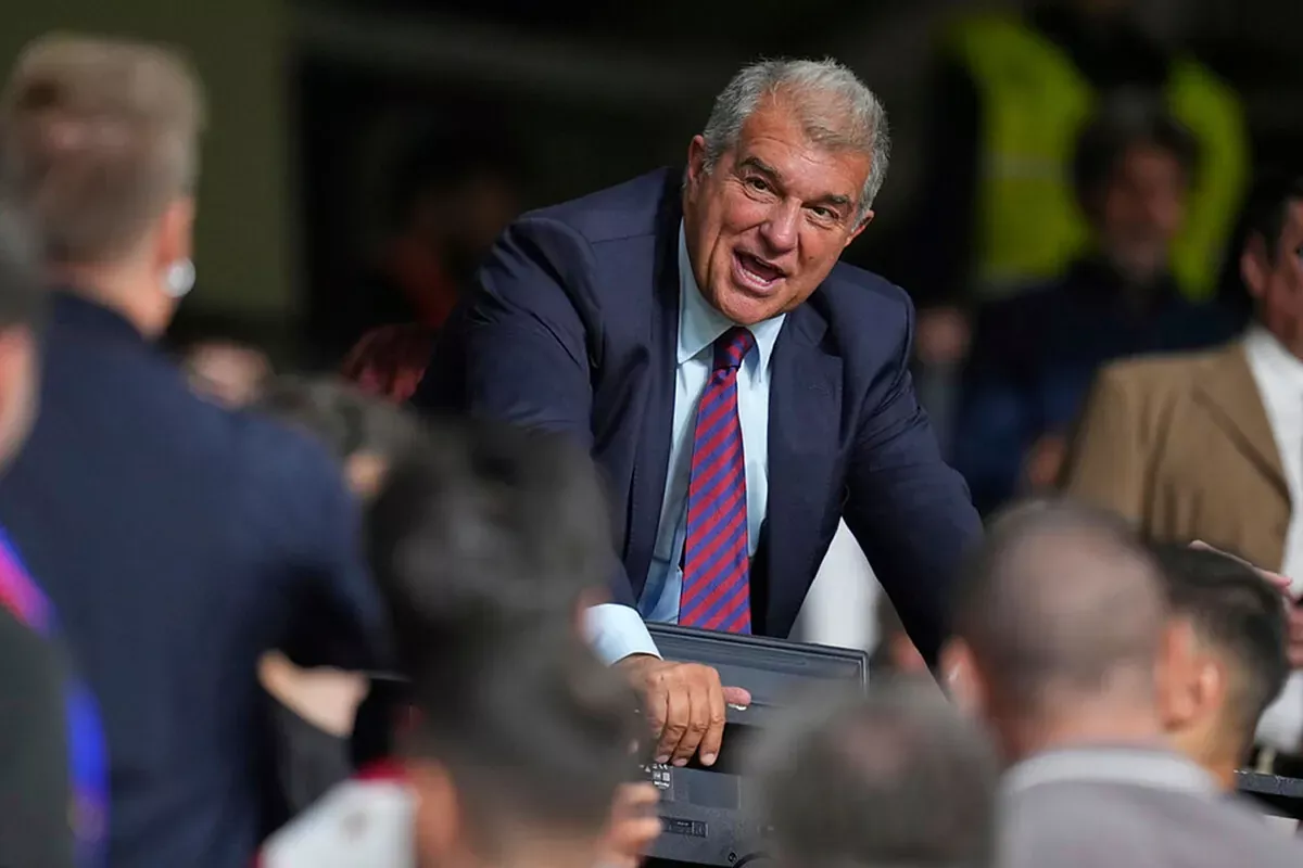 Laporta suffers an awkward moment when he has to choose between Messi and Lamine Yamal