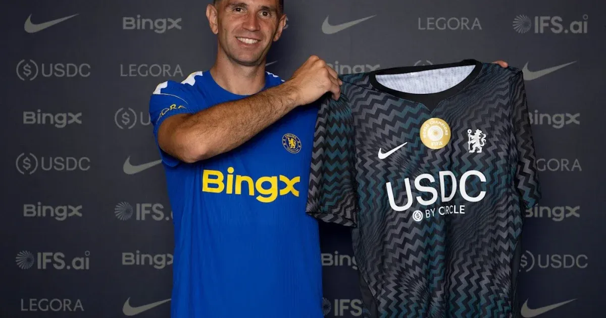 Chelsea sign Argentina goalkeeper Emiliano Martinez from Aston Villa