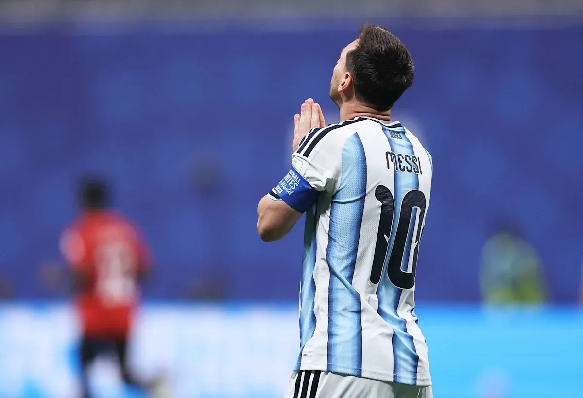Official: Lionel Messi called up by Argentina for international farewell