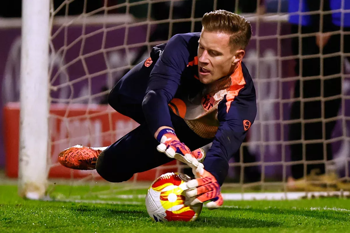 Ter Stegen leaves Barcelona for Girona on loan as World Cup looms