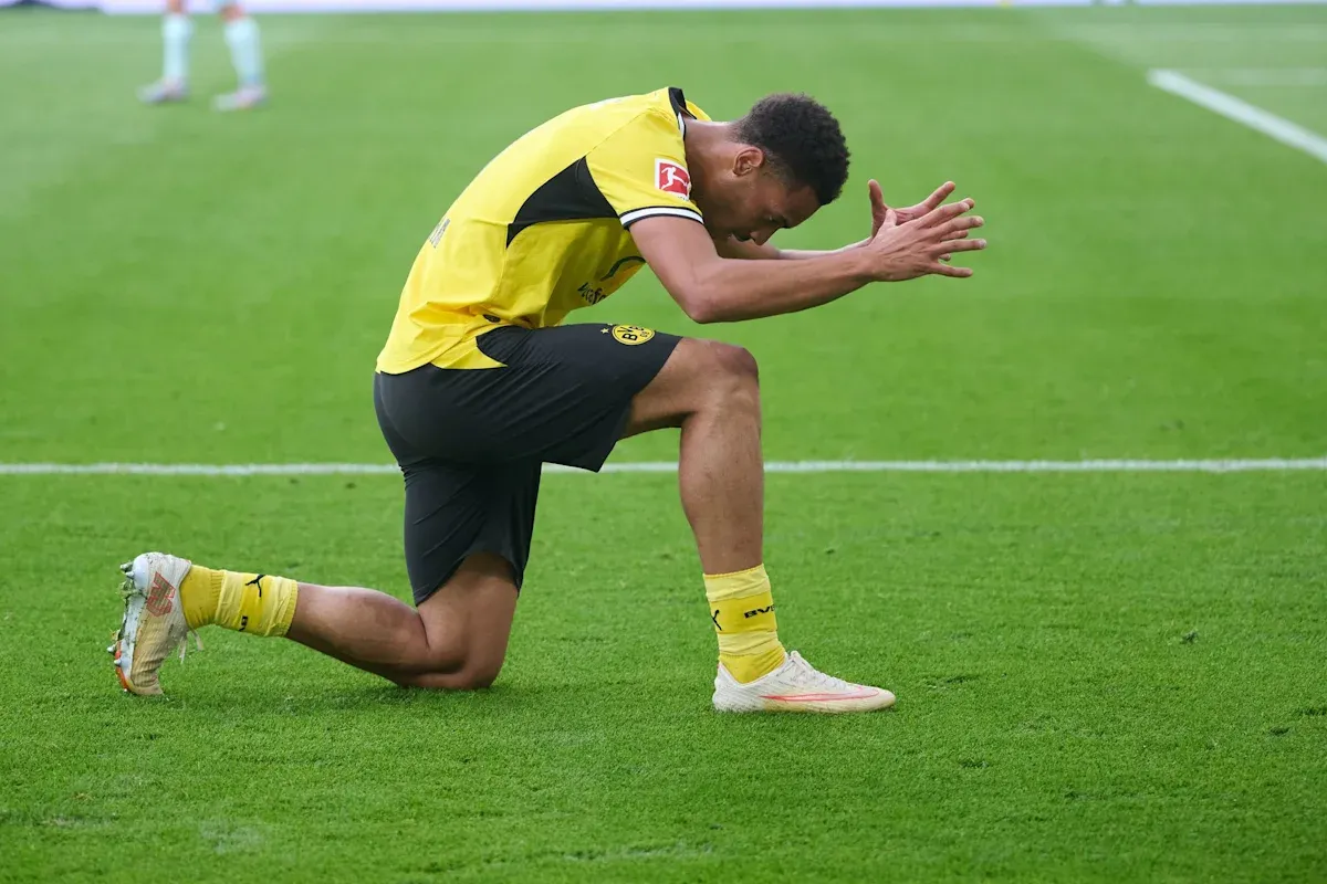 Dortmund and Freiburg keep up 100% records in league, Gladbach humbled