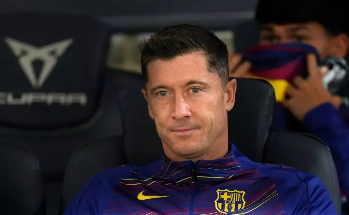 Why isn’t Robert Lewandowski playing for Barcelona in Derbi Barceloni against Espanyol in La Liga?