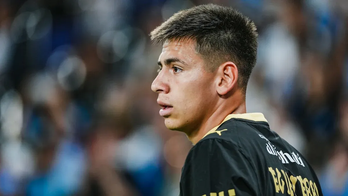 Echeverri joins Benfica on loan