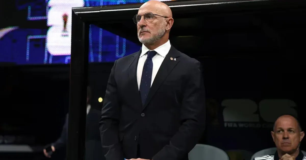 Spain coach De la Fuente gets new deal after World Cup success