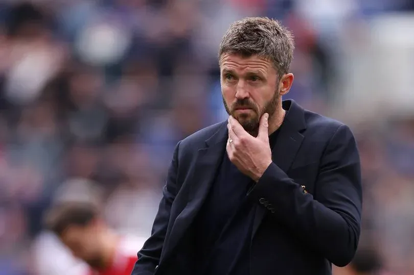 Gary Neville sends Michael Carrick warning after Manchester United drop points at Everton