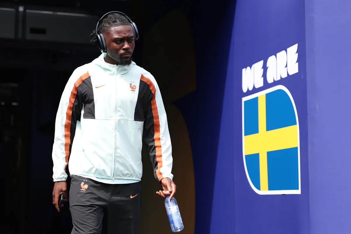 Chelsea open talks for Roma’s Kone in final 48 hours of summer transfer window