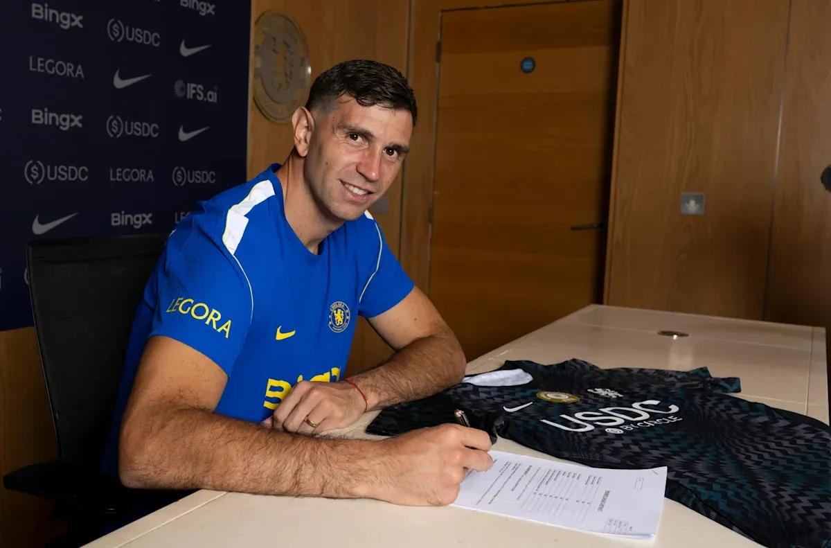 Chelsea sign Emiliano Martinez from Aston Villa