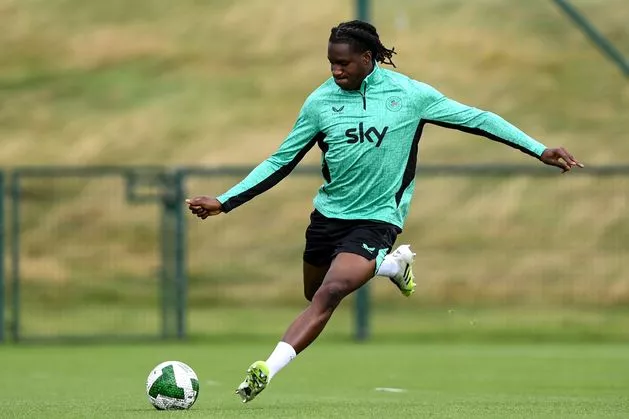 Ireland hopeful Bosun Lawal facing six weeks out with ‘significant’ hamstring injury