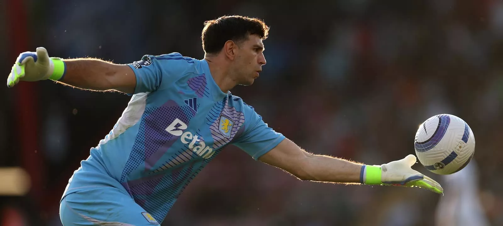 Chelsea and Atletico Madrid set to rival Man United for Emiliano Martinez