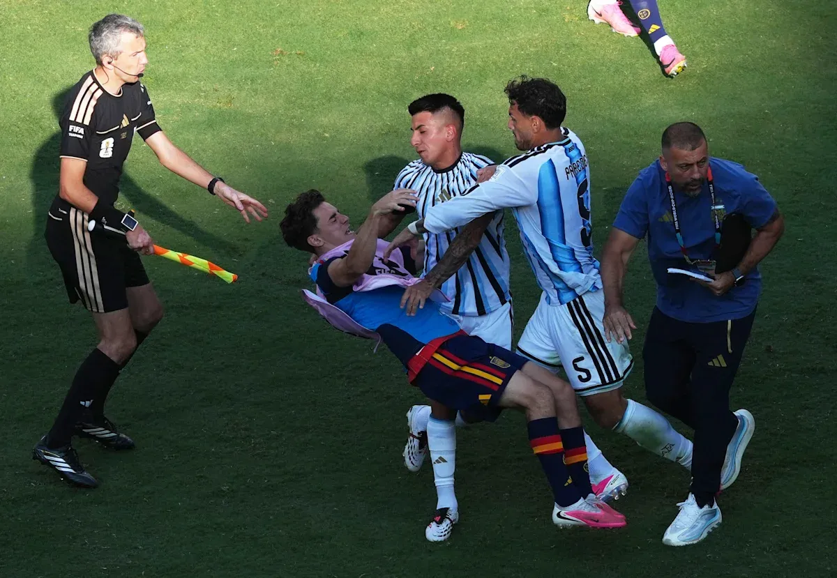 Leandro Paredes may quit Argentina duty after suspension, Messi retirement
